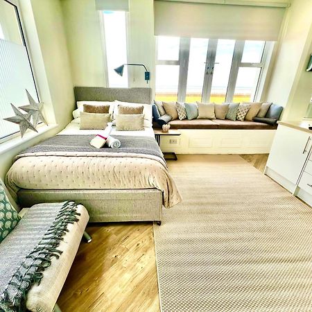 Beachfront Compact Coastal Crib, Direct Sea Views & Air Conditioning Littlestone-on-Sea Εξωτερικό φωτογραφία