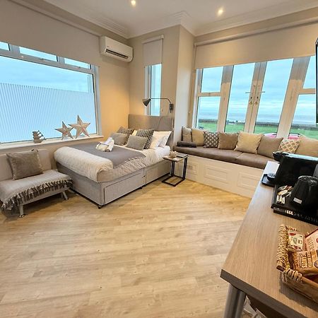 Beachfront Compact Coastal Crib, Direct Sea Views & Air Conditioning Littlestone-on-Sea Εξωτερικό φωτογραφία