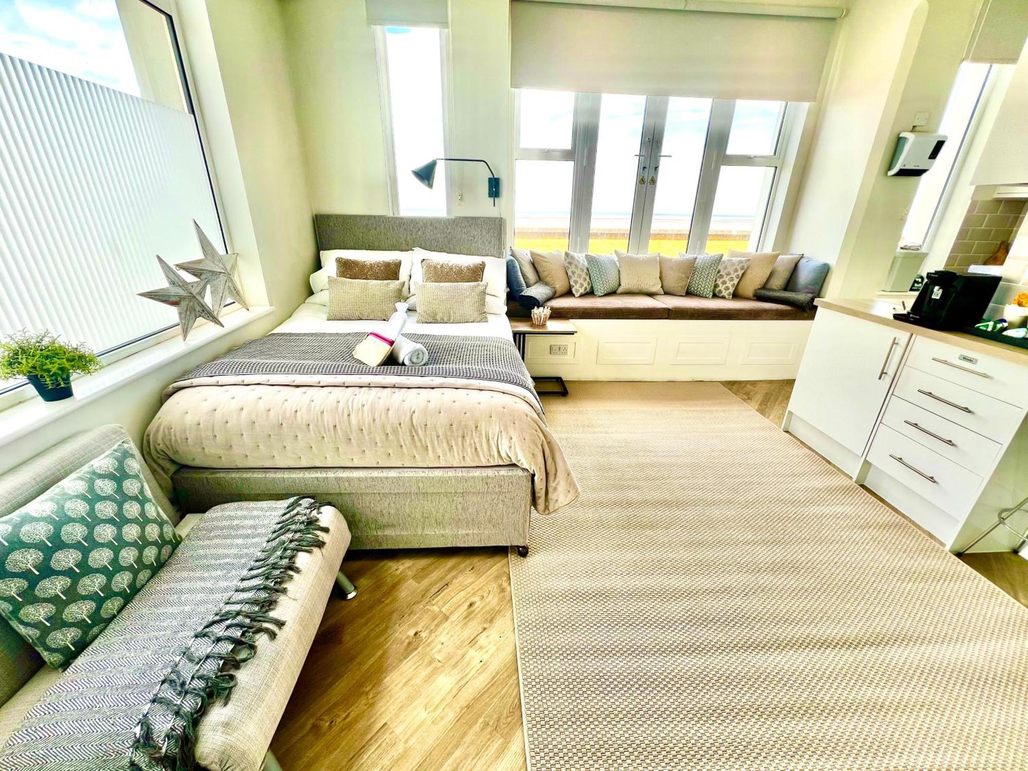 Beachfront Compact Coastal Crib, Direct Sea Views & Air Conditioning Littlestone-on-Sea Εξωτερικό φωτογραφία
